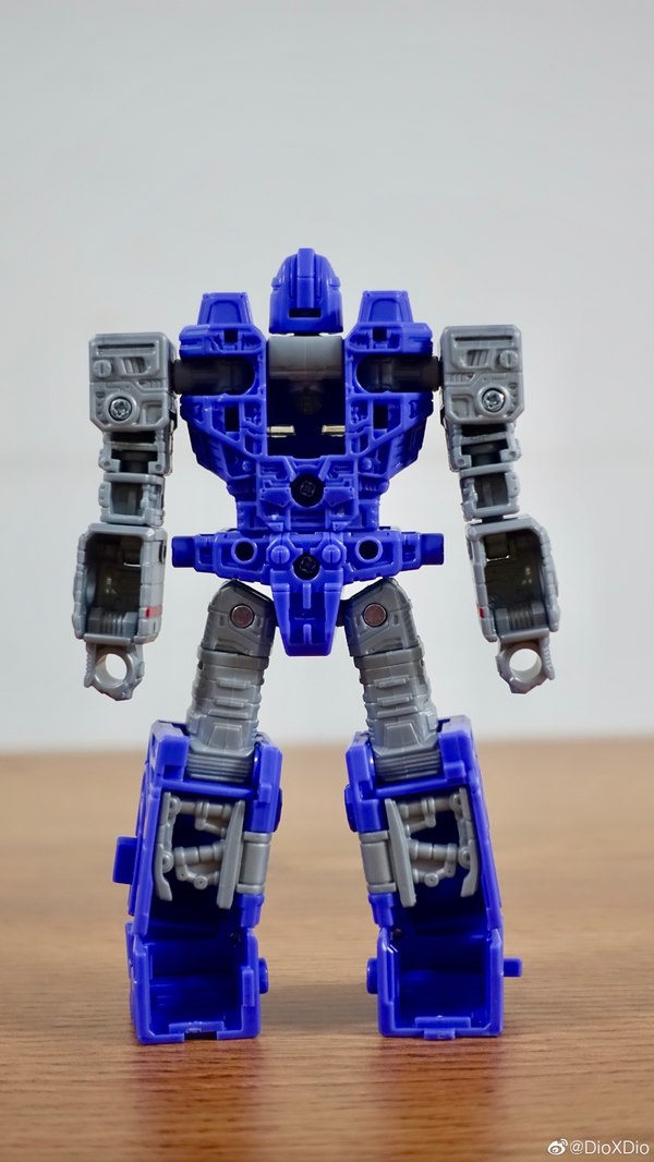 Transformers Siege Wave 3 Lots Of In Hand Photos   Thundercracker, Red Alert, Smashdown, Refraktor And More 02 (2 of 42)